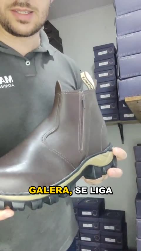 Botina com Zíper de Couro Nobuck Solado Taurus REF 529 Café, capa do vídeo 1