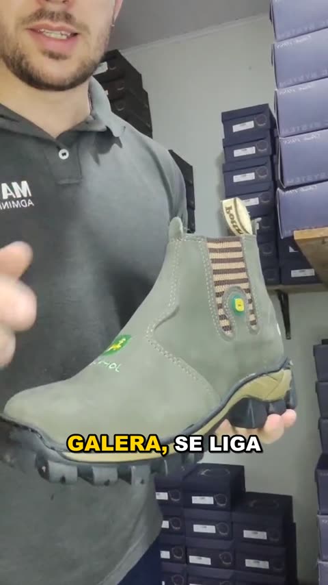 Botina John Deere Elástico Aberto de Couro REF 517 Capim, capa do vídeo 4