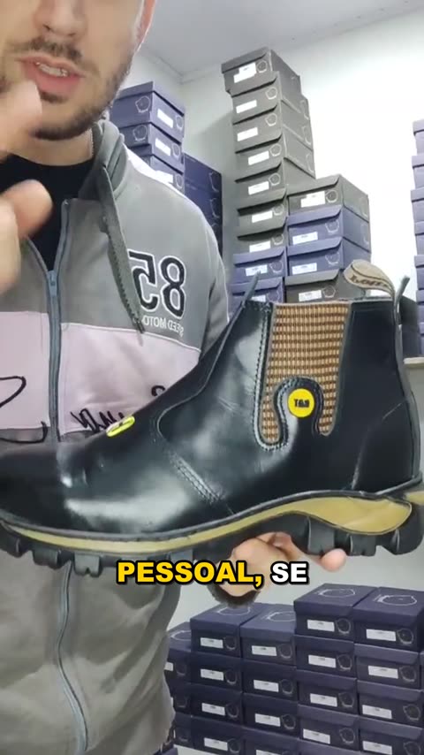 Botina Masculina Couro Nobuck CAT REF 519 Preto, capa do vídeo 2