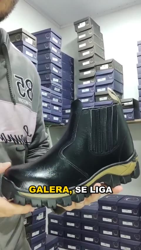 Botina de Couro Liso Solado Taurus REF 503 Preto, capa do vídeo 1