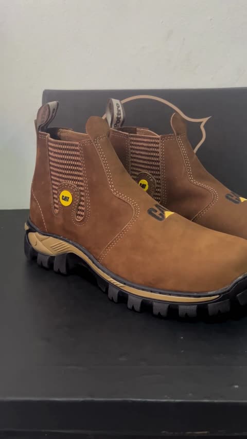 Botina Masculina Couro Nobuck CAT REF 519 Castor, capa do vídeo 1