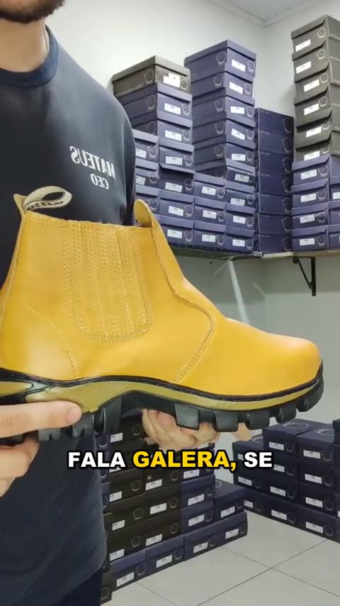 Botina de Couro Liso Solado Taurus REF 503 Bege, capa do vídeo 1