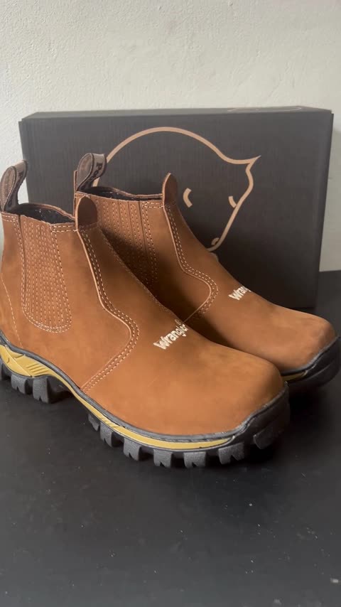 Botina Wrangler de Couro Nobuck REF 504 Castor, capa do vídeo 1